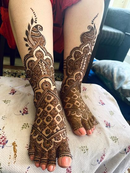 A duplicate of 274, showing the intricate details of the full-coverage foot design.