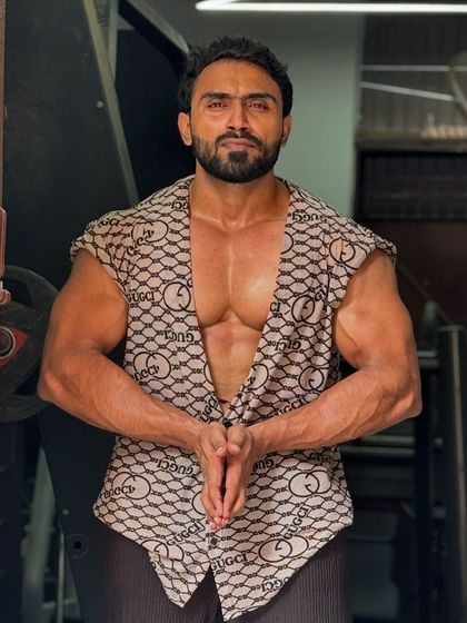 Insha'Allah, back again. A stylish pose in the gym.