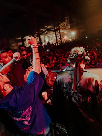 A beautiful moment from the Indira Paganotto tour. The crowd's energy is focused, intense, and full of love for the music.