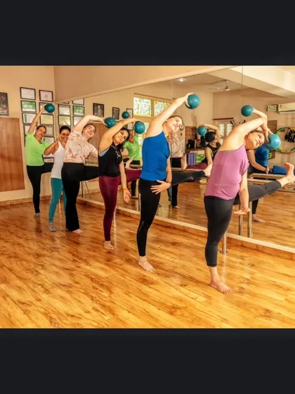 I love the energy of our group sessions! Here, we're using the barre and mini stability balls for a coordinated movement that improves balance, posture, and creates a lovely rhythm in the body.