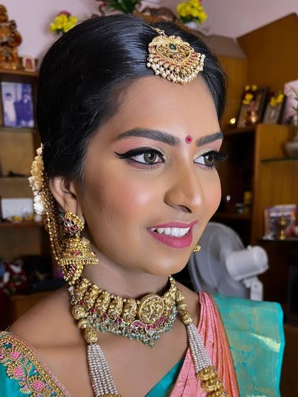 A fresh and subtle look for a temple wedding. I used soft pink and gold tones on the eyes with a sharp wing, paired with gorgeous antique temple jewellery for a divine bridal look.
