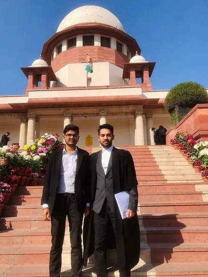 Mentoring an intern on the grounds of the Supreme Court. I provide direct guidance and share insights during our court visits to maximize the learning opportunity.