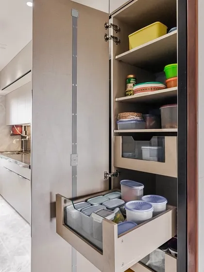 Our pantry units feature a combination of shelves and pull-out drawers, allowing for versatile storage of all your dry goods and groceries.