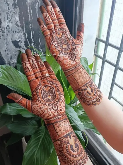 This design features beautiful portrait-style figures of a hand and a peacock on the wrists. It's a unique and artistic choice for a wedding guest or family member.