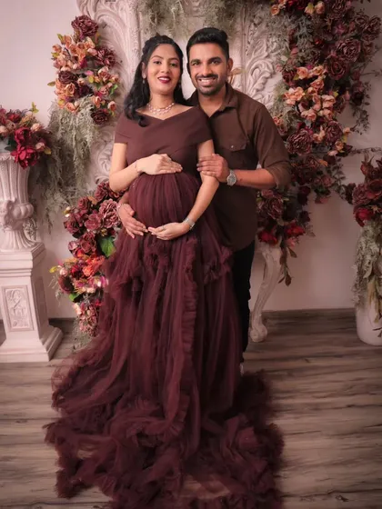 I create picture perfect moments for expecting couples. This maternity photoshoot features our rich, burgundy floral backdrop, designed to add a touch of drama and elegance to your special portraits.