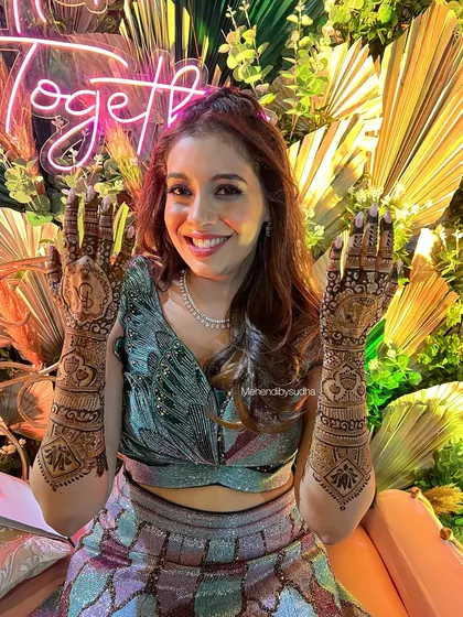 Nothing brings me more joy than seeing a happy bride with her mehendi. Here, a radiant bride shows off her full bridal henna, a design that we created together to be the perfect accessory for her wedding festivities.