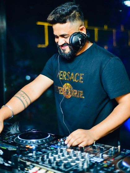 Ankit Kamra - Event DJ Services High-Energy Club Gigs photo 72