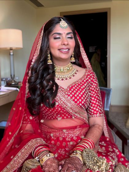 A moment of pure joy. The makeup is designed to be smile proof and tear proof, ready for all the emotions of the day.