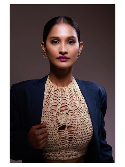 A direct and powerful portrait, perfect for a corporate or high-fashion brand.