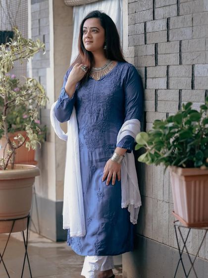 This full look of Spruha Varad shows the complete Chikankari outfit against a modern backdrop, blending traditional craft with contemporary style.