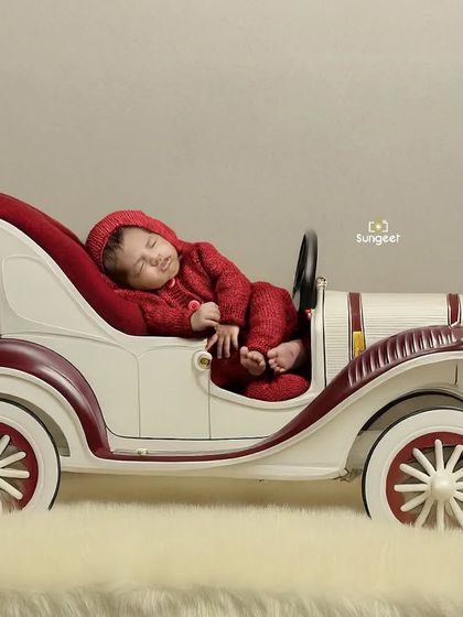 Cruising into dreamland in a classic vintage car. This prop is a client favorite for newborn boys, creating a timeless and charming portrait that’s full of character.