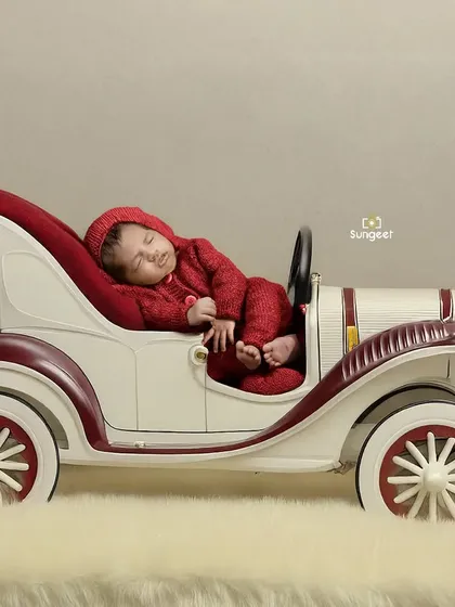 Cruising into dreamland in a classic vintage car. This prop is a client favorite for newborn boys, creating a timeless and charming portrait that’s full of character.
