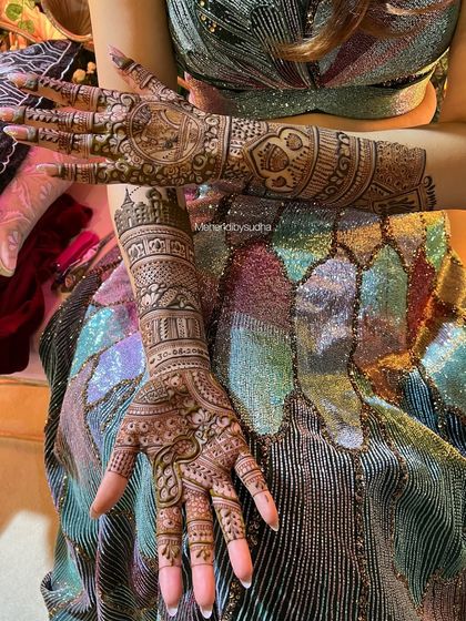 A detailed shot of the bride's modern mehendi design, highlighting the clean lines and unique motifs.