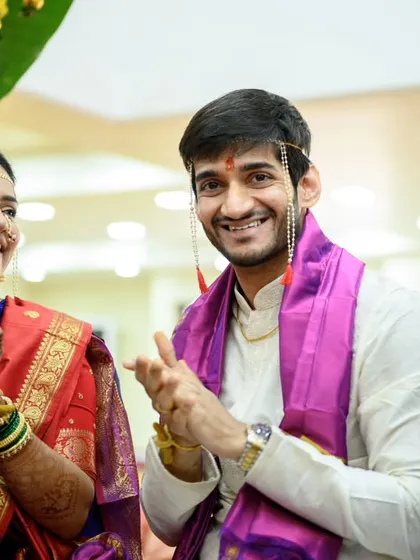And then, applause. The couple claps in celebration after the tricky mangalsutra moment. It’s these little, shared moments of triumph and joy that make a wedding day special.