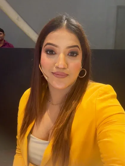 Another selfie from my drafts. This is the focused look right before the show goes live.