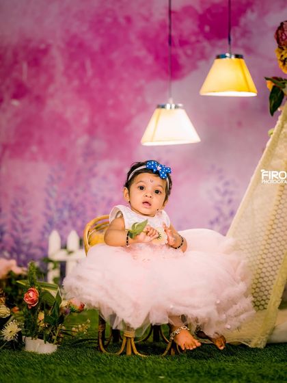 This gallery displays the versatility of our garden and teepee sets. From lush green turf and floral backgrounds to cozy lace teepees and wicker chairs, you can create the perfect indoor "outdoor" shoot.