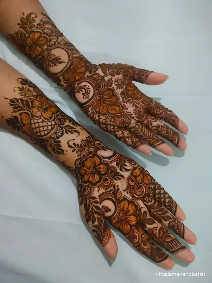 For this design, I used beautiful hibiscus flowers as the main theme. Floral mehendi is a classic choice, and I love creating unique botanical patterns for my clients.