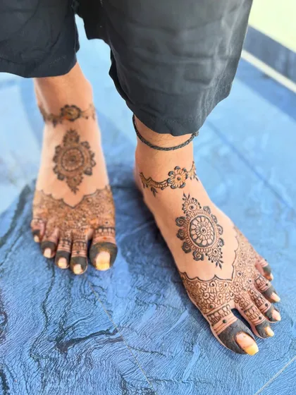 Mehendi isn't just for hands. I also offer beautiful and detailed feet mehendi, perfect for completing your traditional look for a wedding or party.