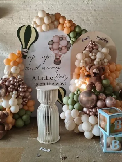 A "Hot Air Balloon" and teddy bear themed baby shower with earthy tones of green, orange, and chrome rose gold.