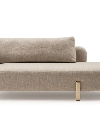 The Roman couch, conceived for timeless and sophisticated interiors. This piece offers a generous seat, independent cushions, and a plush, rounded armrest, all resting on elegant metal legs.
