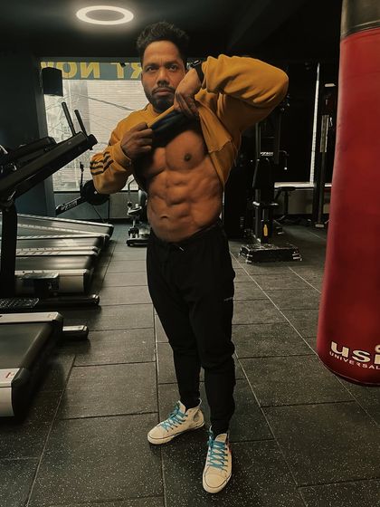 Abs check. The results of a clean diet and consistent training.