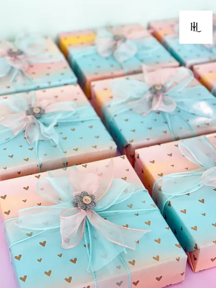 A closer look at my custom gift wrapping. The pastel colors and heart-patterned paper, finished with a delicate bow, show that every detail is chosen with love.