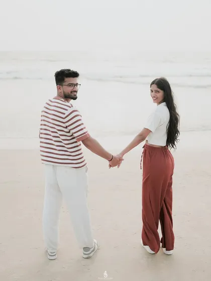 A playful glance back at the camera. I encourage couples to interact naturally, which results in authentic and engaging photographs.