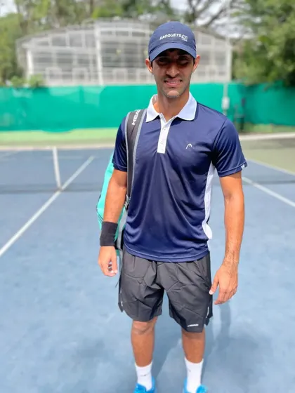 Fully kitted out in HEAD gear. From the cap to the shoes, having coordinated and functional apparel helps you feel and play like a professional.