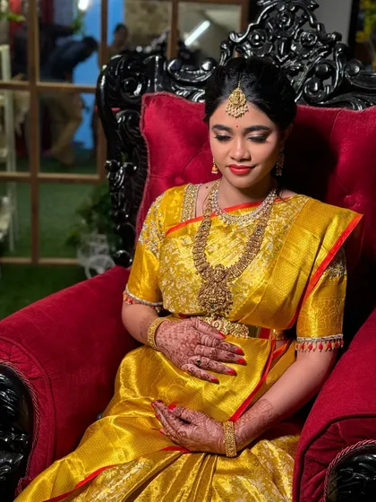 A stunning look for another beautiful mom-to-be at her baby shower. She wanted a look with highlighted lips, so I created this vibrant look with a bold red lip.