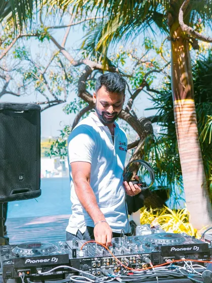 It's not just about the nightlife. I love curating the perfect soundtrack for daytime events, like this private brunch. Here I am, setting a relaxed yet groovy atmosphere with some sunny house tracks.