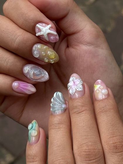 Another look at the intricate, sea-themed 3D nail art, showcasing the variety of sculpted elements that make this set so unique.
