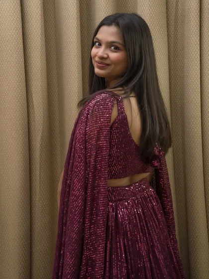 A duplicate of the over-the-shoulder shot, ensuring the client has this key pose from the indoor session.
