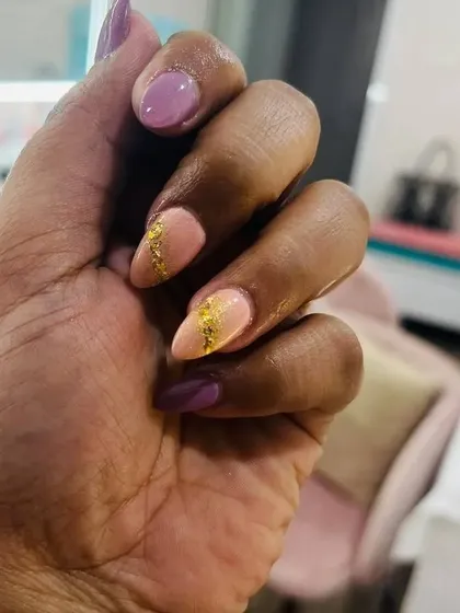 A close up of the gold foil detailing on these pretty birthday nails.