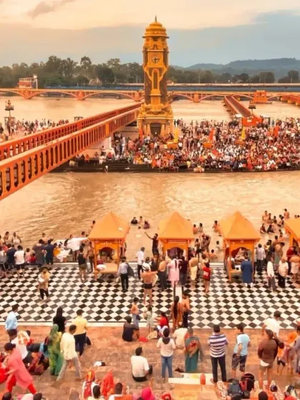 Thousands of devotees gather at the ghats of Haridwar during the Maha Kumbh Mela. I organize special trips so you can be part of this incredible spiritual gathering.