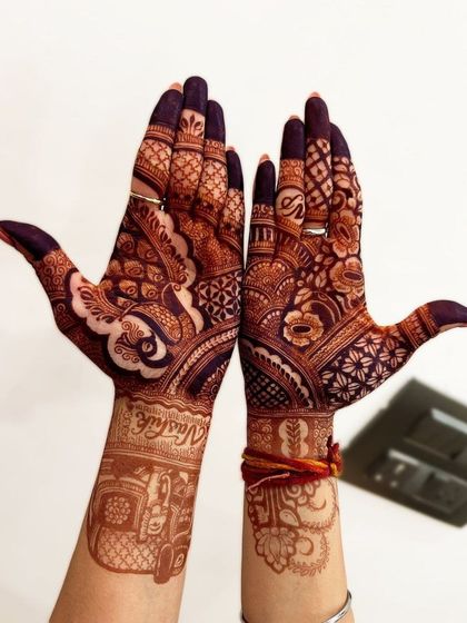 A stunning design with a mix of traditional motifs, including a doli scene on the wrist and intricate peacock patterns on the palm.
