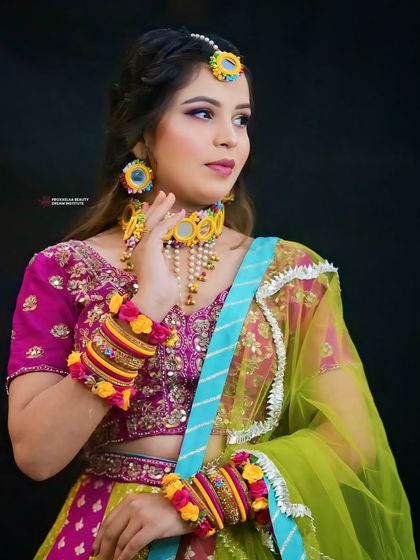 Enhancing your natural beauty, one brushstroke at a time. This Haldi look is all about looking fresh, radiant, and effortlessly beautiful.