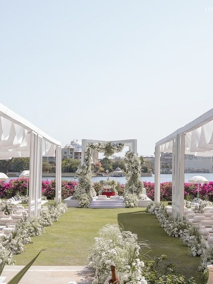 The breathtaking view down the aisle of the lakeside Anand Karaj. The symmetrical design leads the eye towards the mandap and the stunning backdrop of Lake Pichola and the city palace.