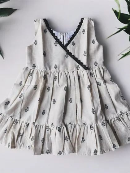 A simple and elegant A-line dress in a classic black and white print. The fabric is so soft, making it a comfortable choice for any occasion.