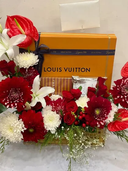 For those who appreciate the finer things, I love combining luxury brands with my floral art. This hamper features a statement gift from Louis Vuitton, nestled in a bold arrangement of anthuriums, lilies, and roses for a truly premium experience.