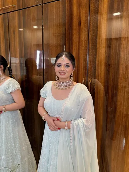 Currently running high on minimal bridal glam! This look on Lonika is perfect for a guest or bridesmaid, featuring a clean base, soft eye makeup, and a chic braided ponytail.