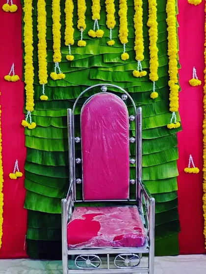 We create authentic traditional seemantha decor that feels just right. This setup features a classic banana leaf backdrop with hanging marigold garlands, perfect for the ceremony's rituals.
