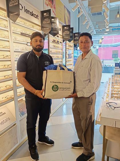 Here, we are handing over 118 pairs of donated spectacles to the Lenskart Foundation. This partnership ensures that your old frames are refurbished and given to people who cannot afford new ones.