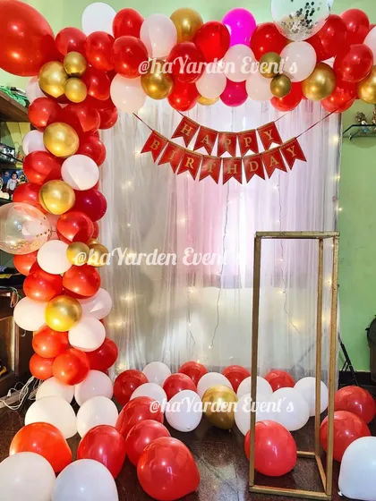 A classic red, white, and gold balloon arch. This simple and festive design is perfect for adding a celebratory touch to any room.
