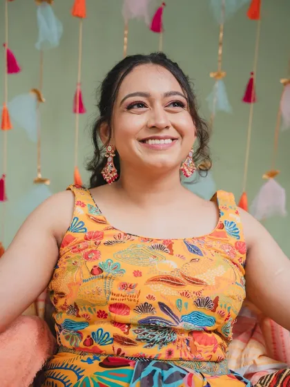 Another happy shot of the bride. The pink liner and soft makeup enhance her features without being overpowering, perfect for a fun-filled Mehendi.