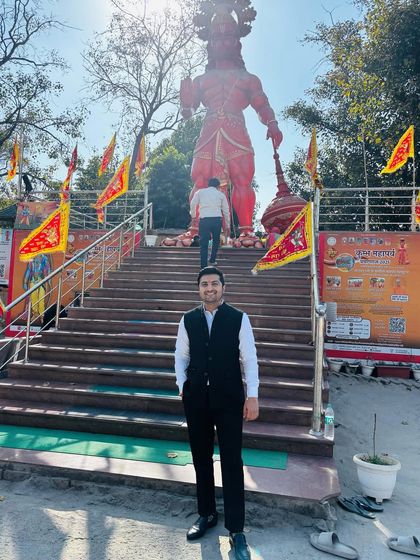 A moment of peace at the temple before a busy day at court.