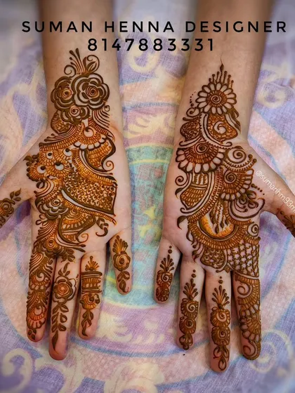 An example of a classic Arabic henna design, perfect for parties and group celebrations. The flowing patterns and use of negative space create an elegant and modern look for any occasion.