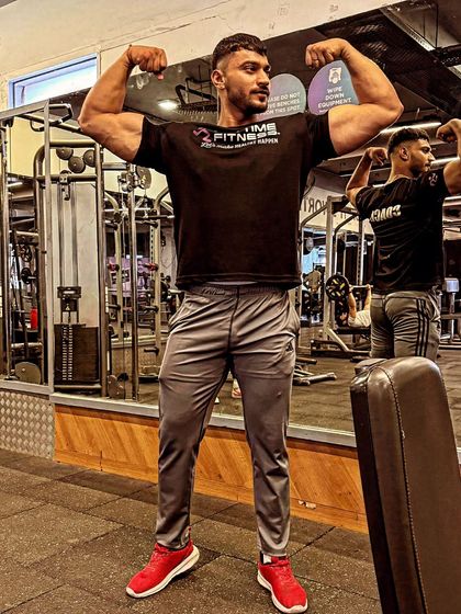 These images and videos show my day-to-day process of checking my physique, practicing various poses like the front double biceps, side triceps, and back spreads. Each one is a small step in the long journey of building a championship-level body.