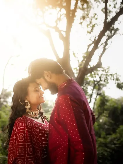 There is nothing more magical than the golden hour. I love to use that soft, warm light to create intimate and romantic couple portraits, focusing on the quiet glances and gentle touches that define your relationship.