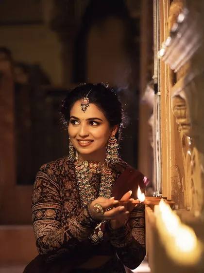 For this festive Deepawali photoshoot, we created a warm, luminous look to match the glow of the diyas. The makeup features soft, bronzed eyes and a radiant skin finish, showing how my work translates into beautiful, atmospheric editorial photography.