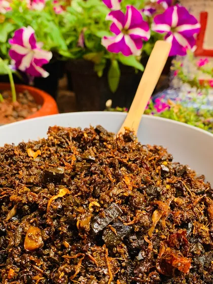 You can see the texture of the shredded smoked meat and the dark, fermented taro leaves in this close-up. It's a truly unique Naga flavour.